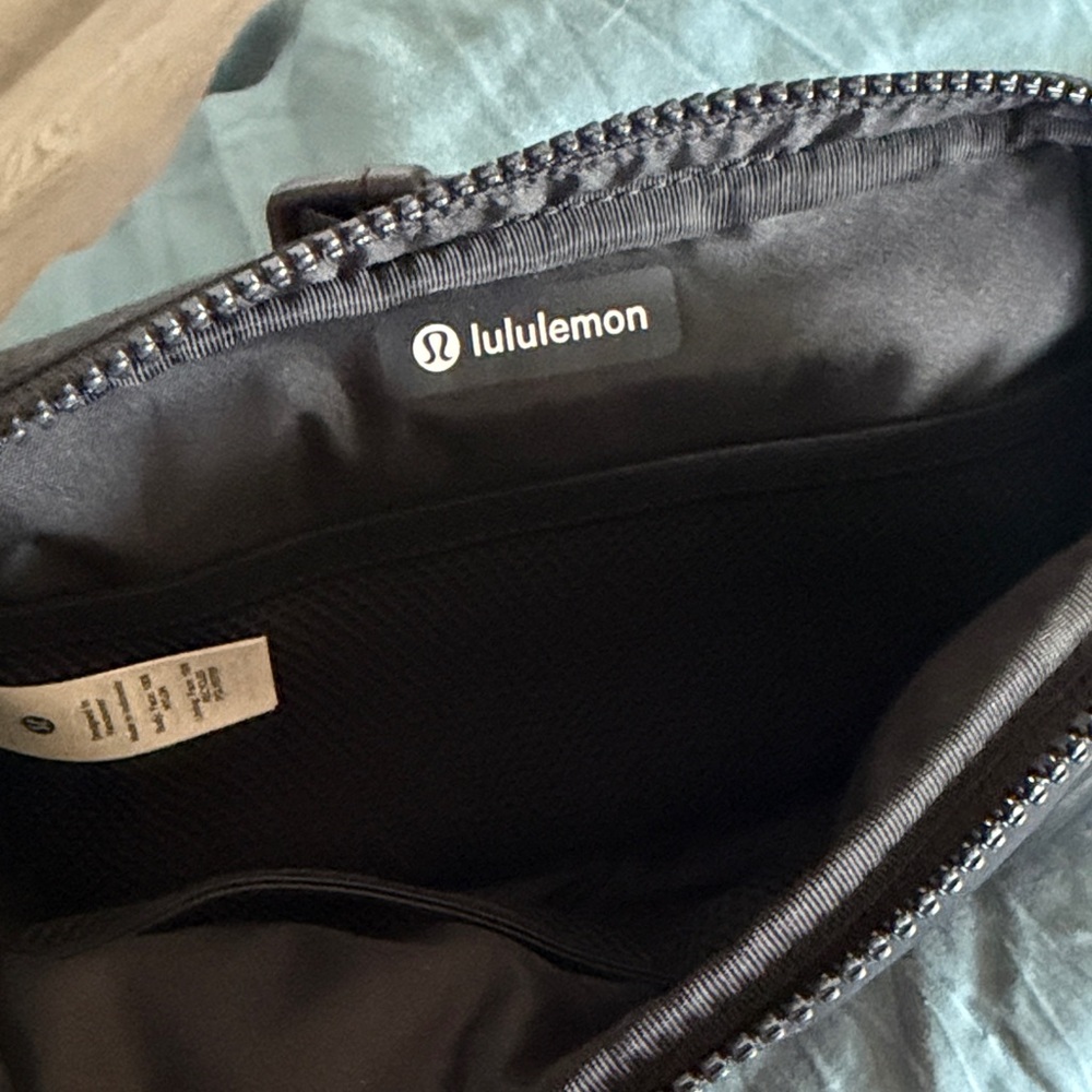 lululemon athletica Black Quilted waist bag
( Fanny pack ) - Picture 6 of 8
